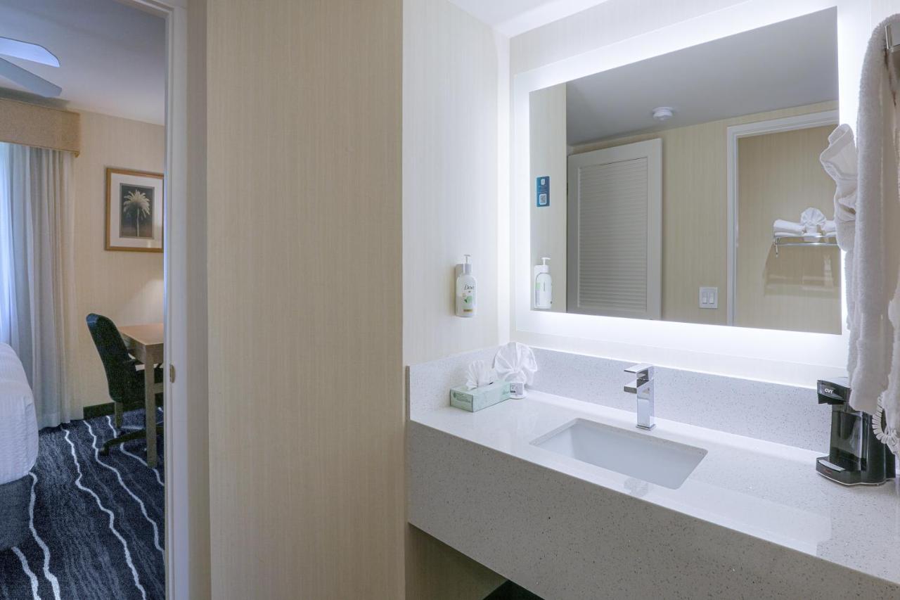 Ramada By Wyndham Costa Mesa/Newport Beach Экстерьер фото