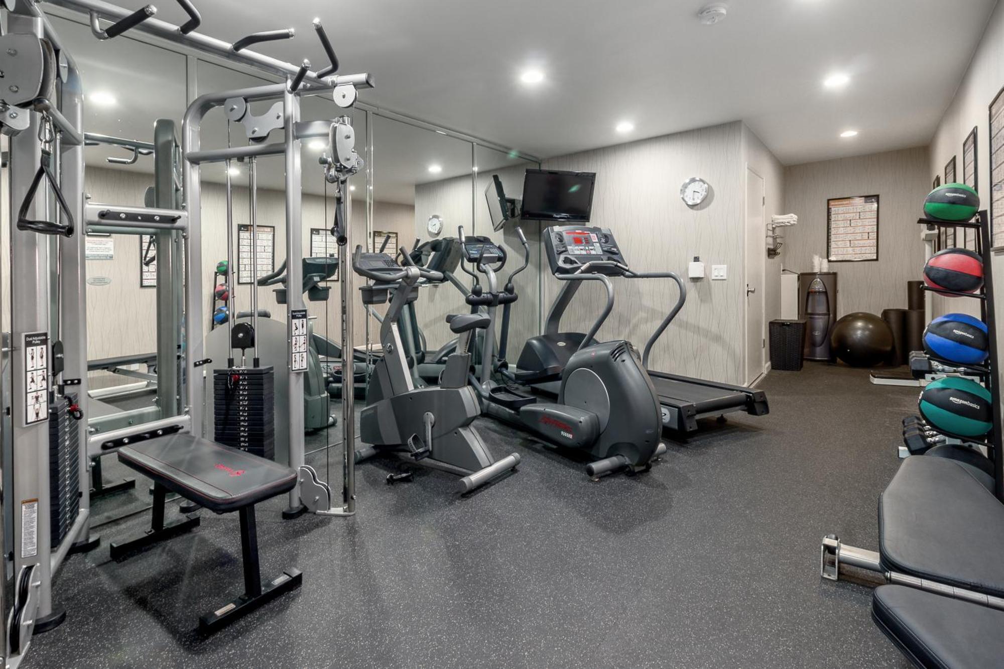 Ramada By Wyndham Costa Mesa/Newport Beach Экстерьер фото