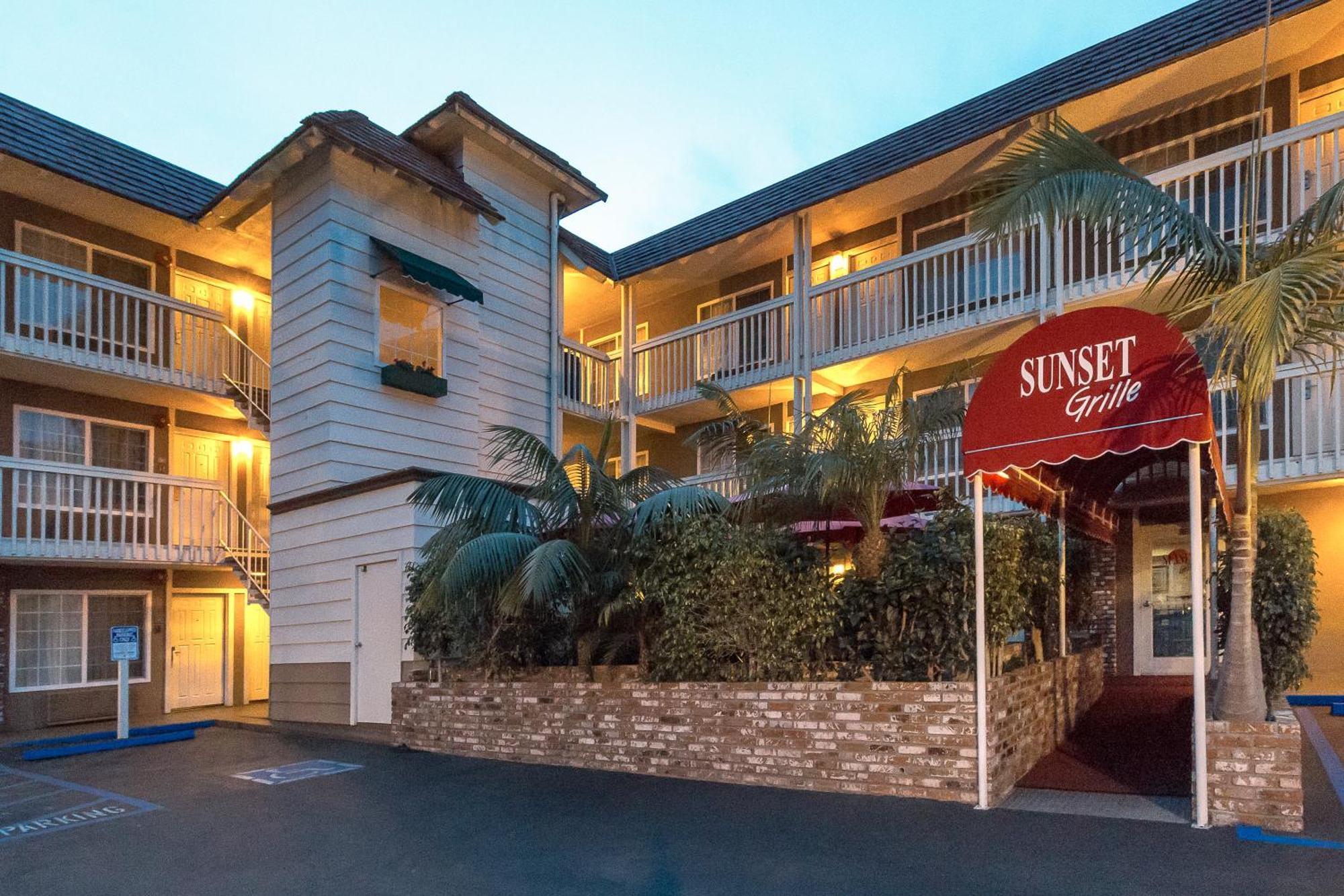 Ramada By Wyndham Costa Mesa/Newport Beach Экстерьер фото