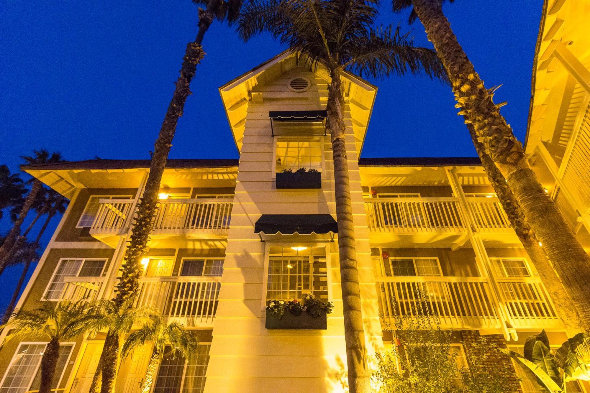 Ramada By Wyndham Costa Mesa/Newport Beach Экстерьер фото